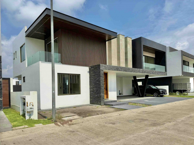ESTADO DE MEXICO, 4 Bedrooms Bedrooms, 4 Rooms Rooms,0,Casa,En venta,0,1555
